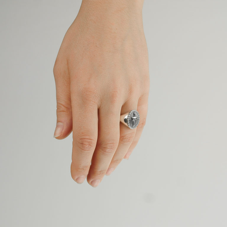 Anello Dea Madre Vista Mano